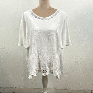Leo & Nicole White Floral Embroidered Cap Sleeve Blouse